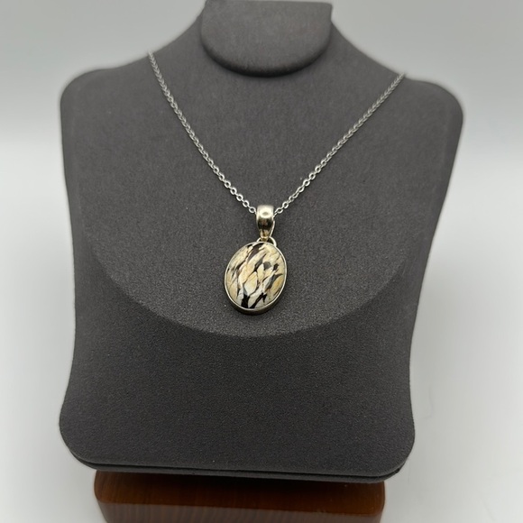Oval Peanut Jasper Pendant in Silver 925 Setting on Silver Copper Chain - Picture 2 of 14